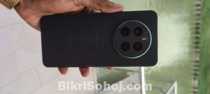 Realme12